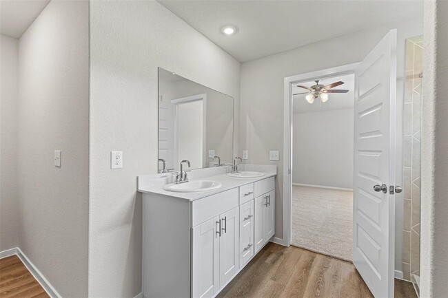 Building Photo - 8019 Camphor Ct