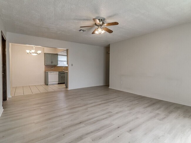 Building Photo - 2b 2ba in Piedmont Schools