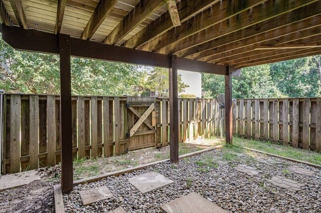 Building Photo - 10701 Houck Dr