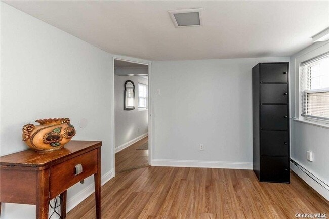 Primary Photo - 28 E Walnut St