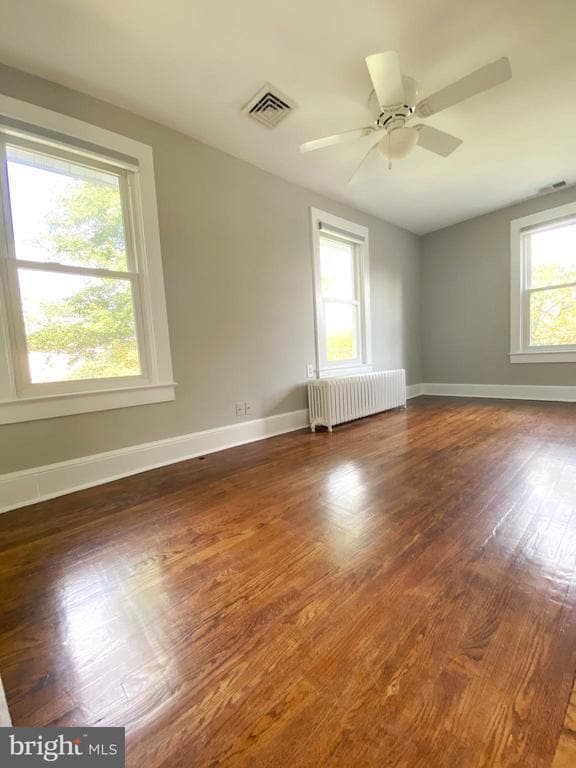 Building Photo - 432 E Luray Ave