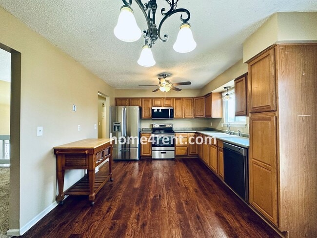 Building Photo - Beautiful, Split-Level Olathe Home w/ Stainless Steel Appliances and a Finished Basement!