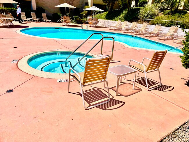 Building Photo - 2530 Clairemont Dr