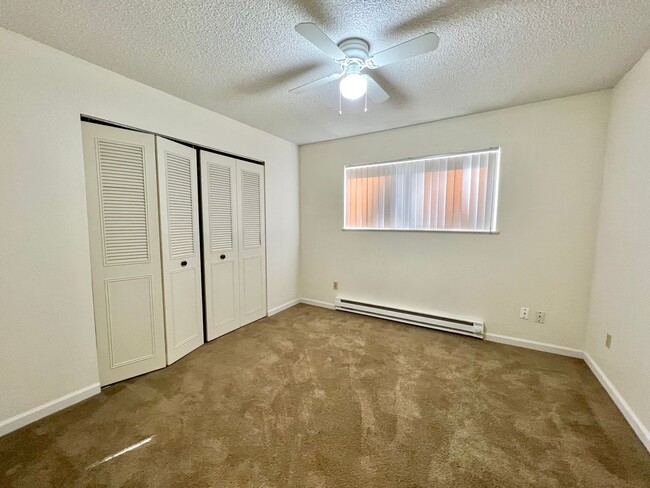 Building Photo - 2 Bedroom 1 Bath Duplex in Alpine Village....