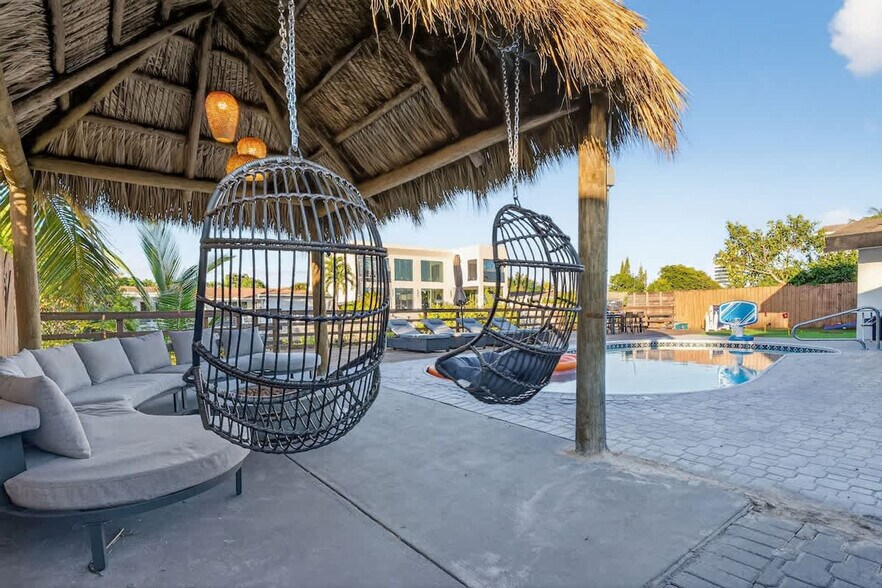 Building Photo - 2365 NE 195th St