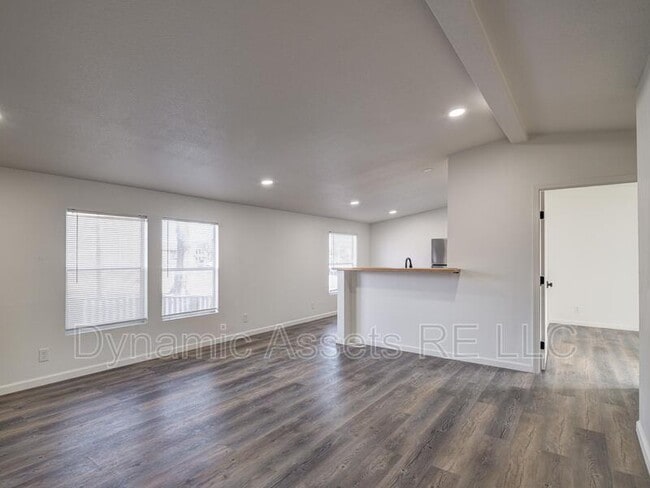 Building Photo - 403 N Walnut St