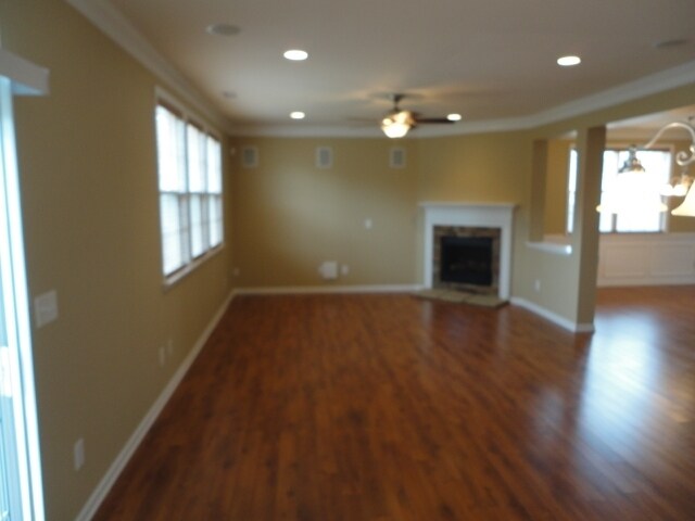 Building Photo - 335 Larktree Ln