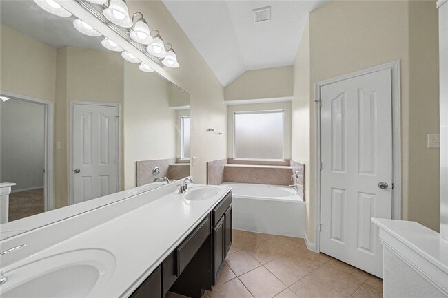 Building Photo - 10035 Arcadian Spgs Ln