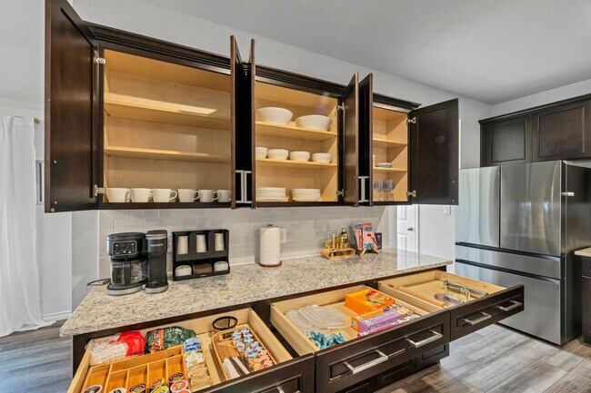 Building Photo - 2785 Eltonne Gdns Dr