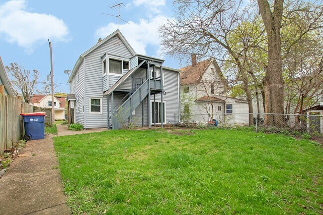 Building Photo - 348 Quimby St NE