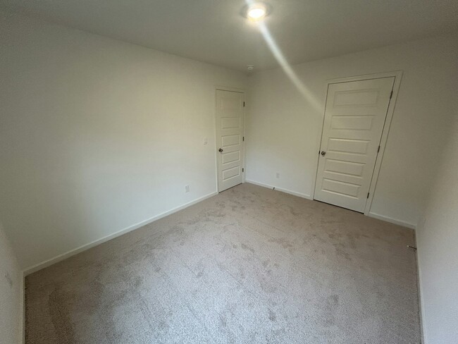 Building Photo - 309 Oakmont Cir