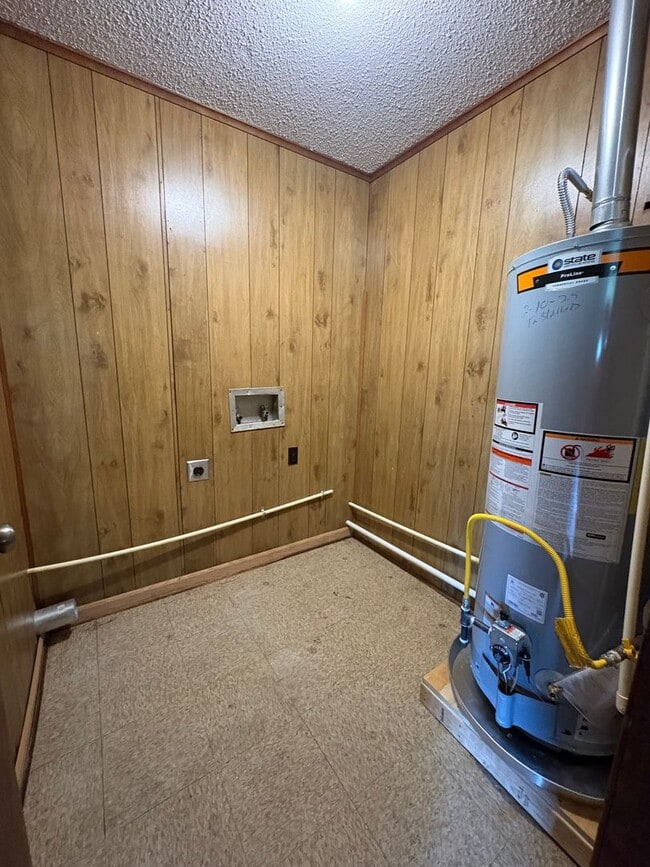 Building Photo - Spacious 3 bedroom/1.5 bath house in Mansfield, LA!