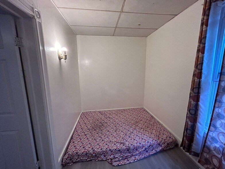 Building Photo - 52 Walden Ave