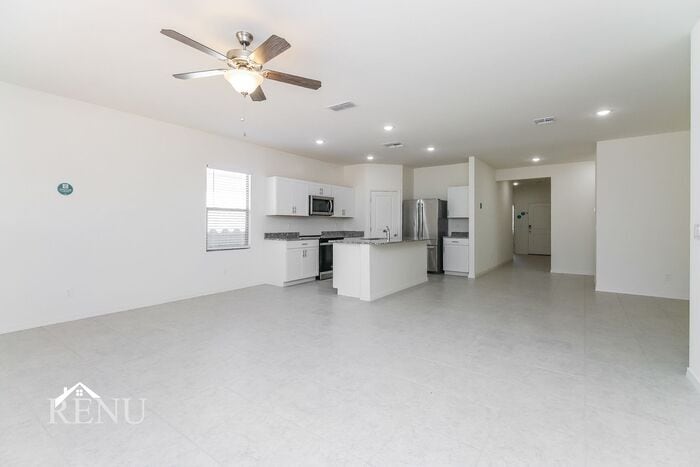 Building Photo - 35383 W San Capistrano Ave