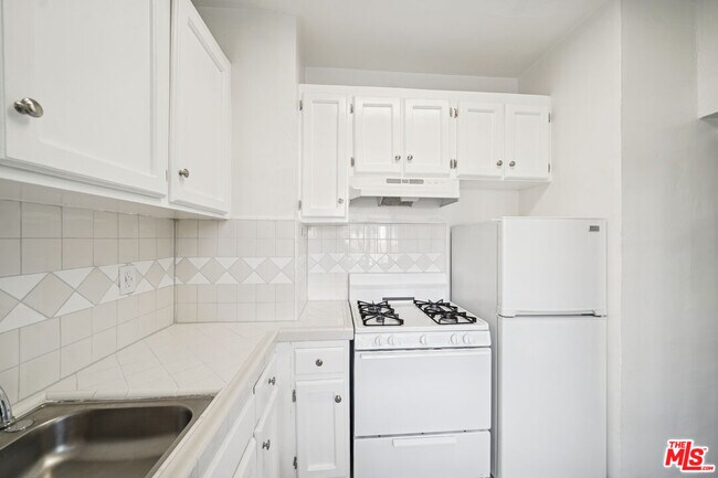 Building Photo - 1267 Vin Scully Ave