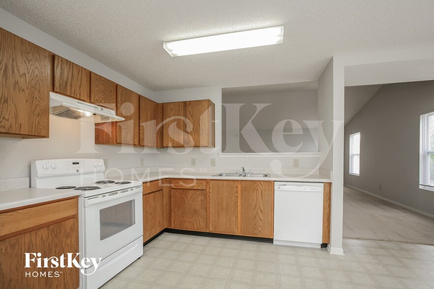 Building Photo - 12729 White Rabbit Dr