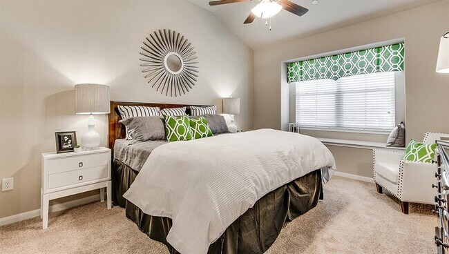 Building Photo - 2880 Donnell Dr