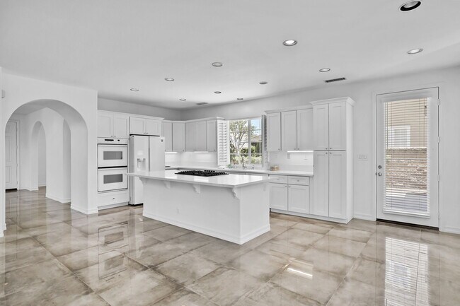 Building Photo - 5142 Pearce Dr
