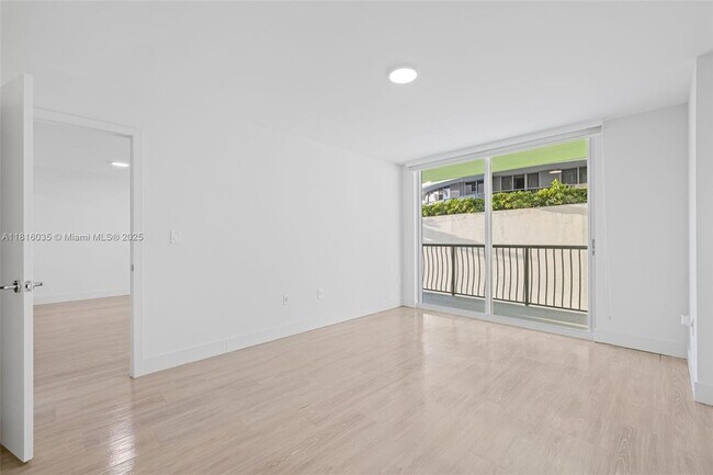 Building Photo - 1756 N Bayshore Dr