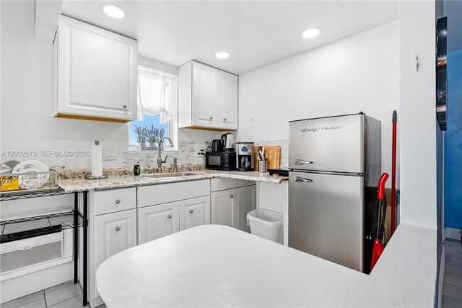 Building Photo - 6484 Indian Creek Dr