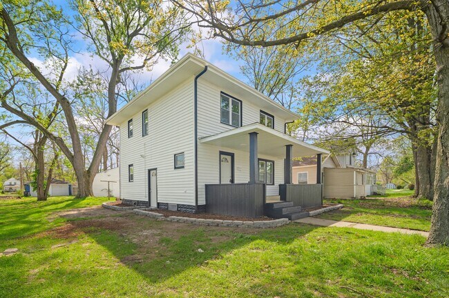 Building Photo - 1214 Cedar St