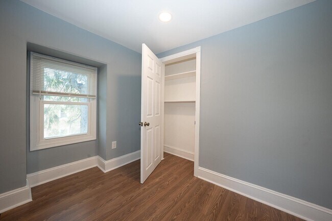 Building Photo - 732 Buck Ln