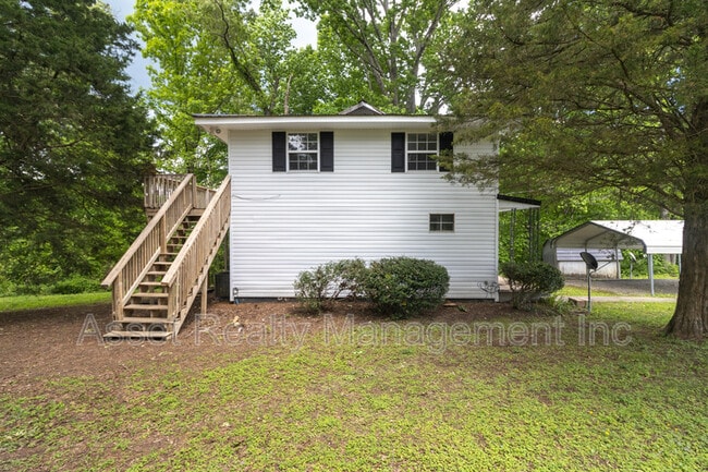Building Photo - 513 Benton Cir