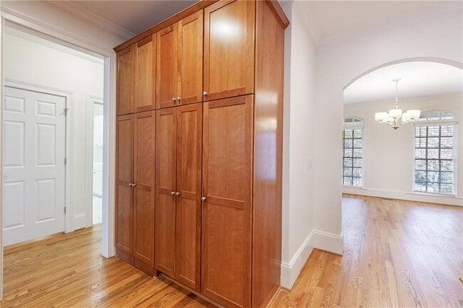 Building Photo - 125 River N Cir