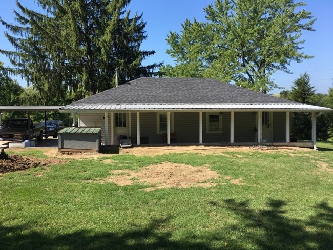 Building Photo - 2 bedroom House: Ellettsville! *Sign a 12-...