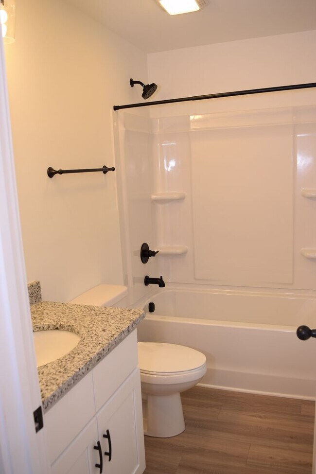 Building Photo - Prime Location! 3BR Townhome with 2.5 Baths