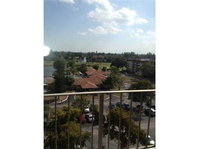 Building Photo - 4164 Inverrary Dr