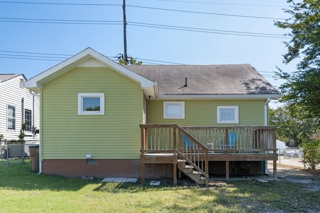 Building Photo - 2 Bed/ 1 Bath Cottage in Charlotte Park, Fenced Yard and Pet Friendly