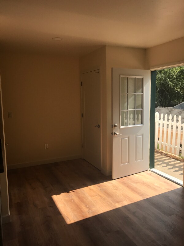 Building Photo - 990 Thompson Way