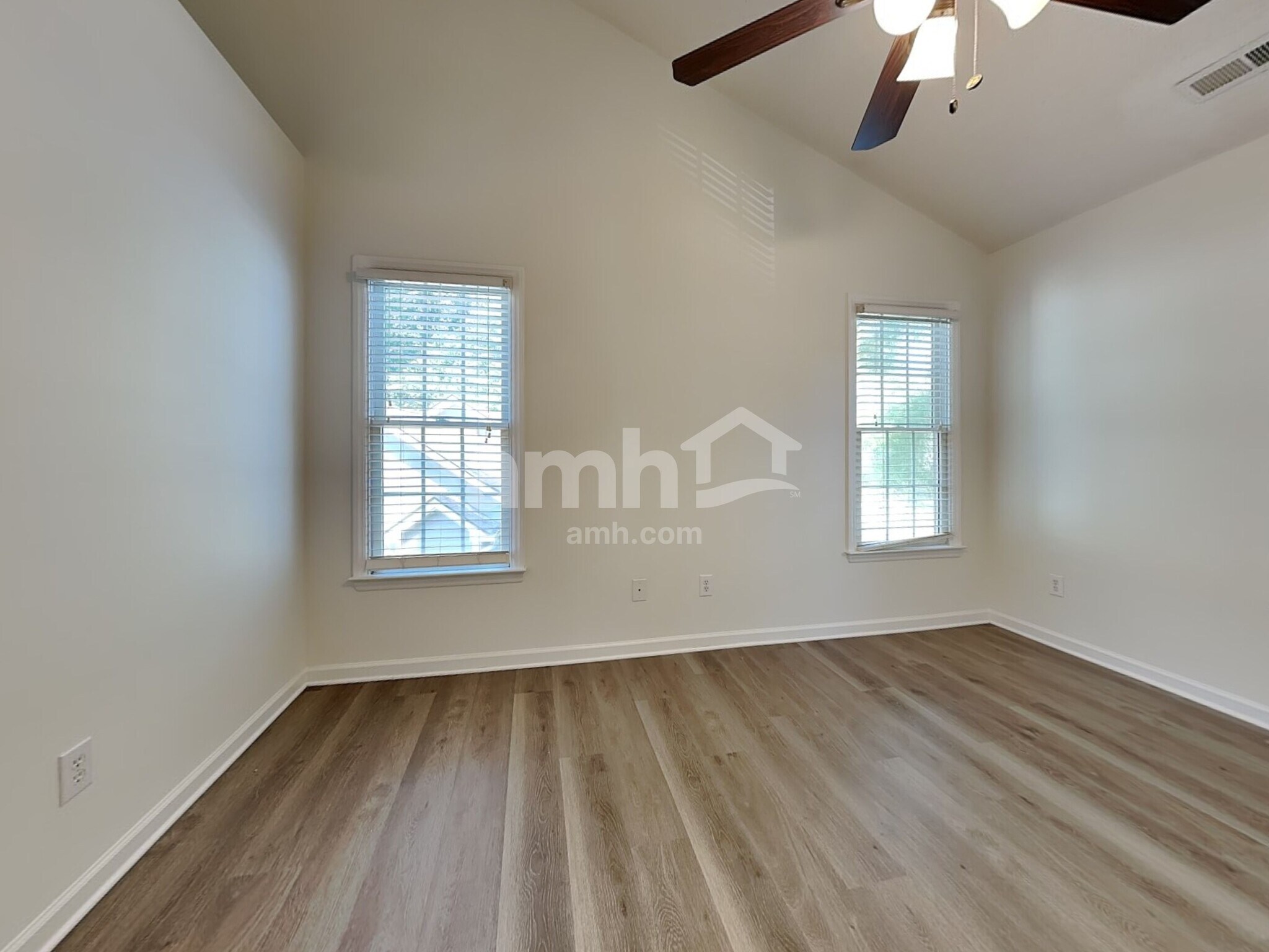 Building Photo - 2328 Water Lilly Way