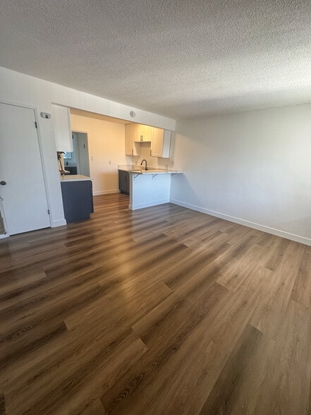 Building Photo - 9361 Cellini Ave