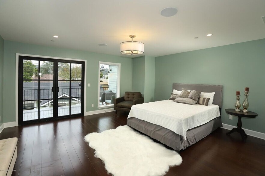 Building Photo - 2409 Langdale Ave