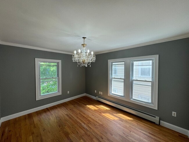 Building Photo - 2nd Floor 1 Bedroom Apartment with Bonus Room