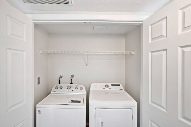 Building Photo - 3 Bed, 2 Bath -Gated- South West Las Vegas