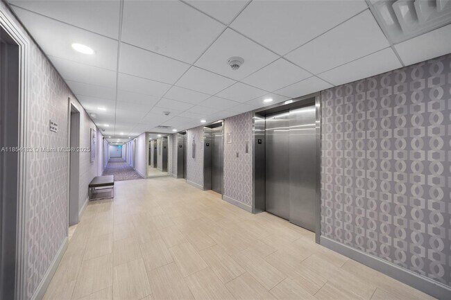 Building Photo - 300 Bayview Dr