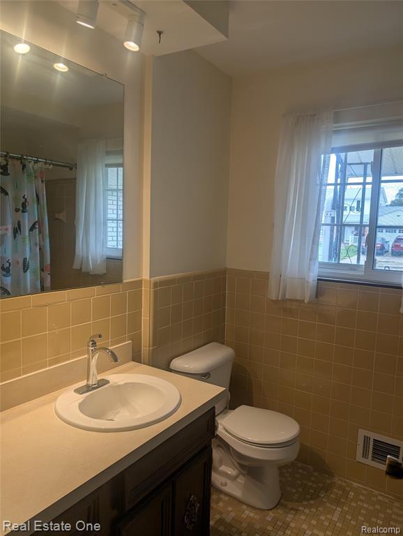 Building Photo - 43076 Ryegate St