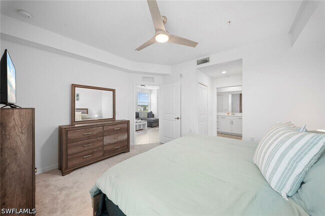 Building Photo - 15275 Grn Acrs Ave