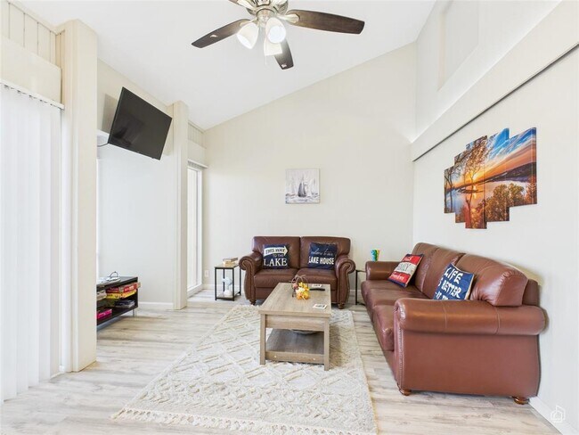Building Photo - 121 Comanche Dr