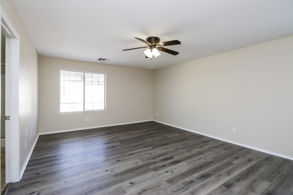 Building Photo - 2451 E Vermont Dr