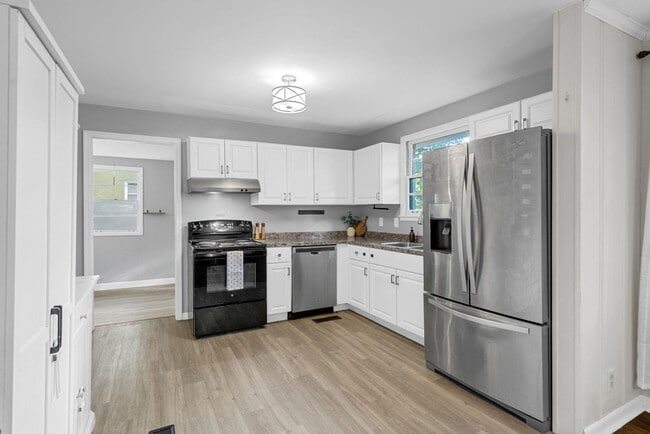 Building Photo - 102 Preston Dr