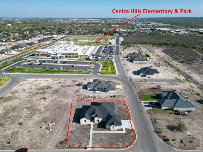 Building Photo - 206 E Persimmon Dr