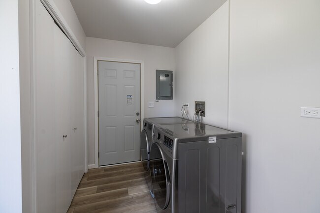 Building Photo - 4231 Belle Aire Ln