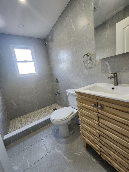 Building Photo - 9-08 150th St