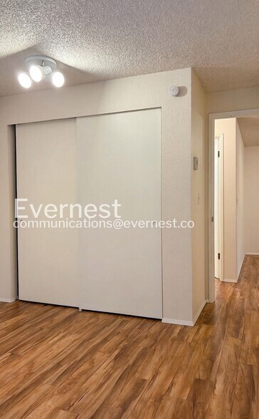 Building Photo - 1150 NE Sunset Blvd