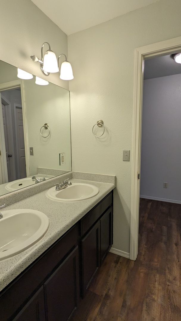 Building Photo - RANCH 4 BED/2 BATH WITH FINISHED BASEMENT ...