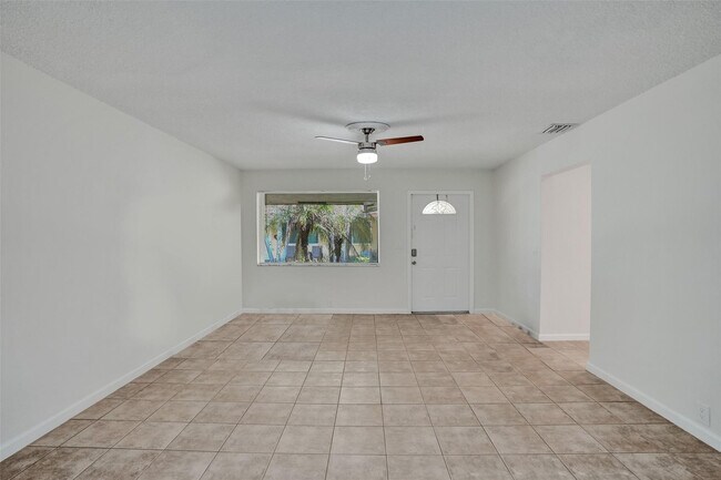 Building Photo - 4240 NW 21st Ave